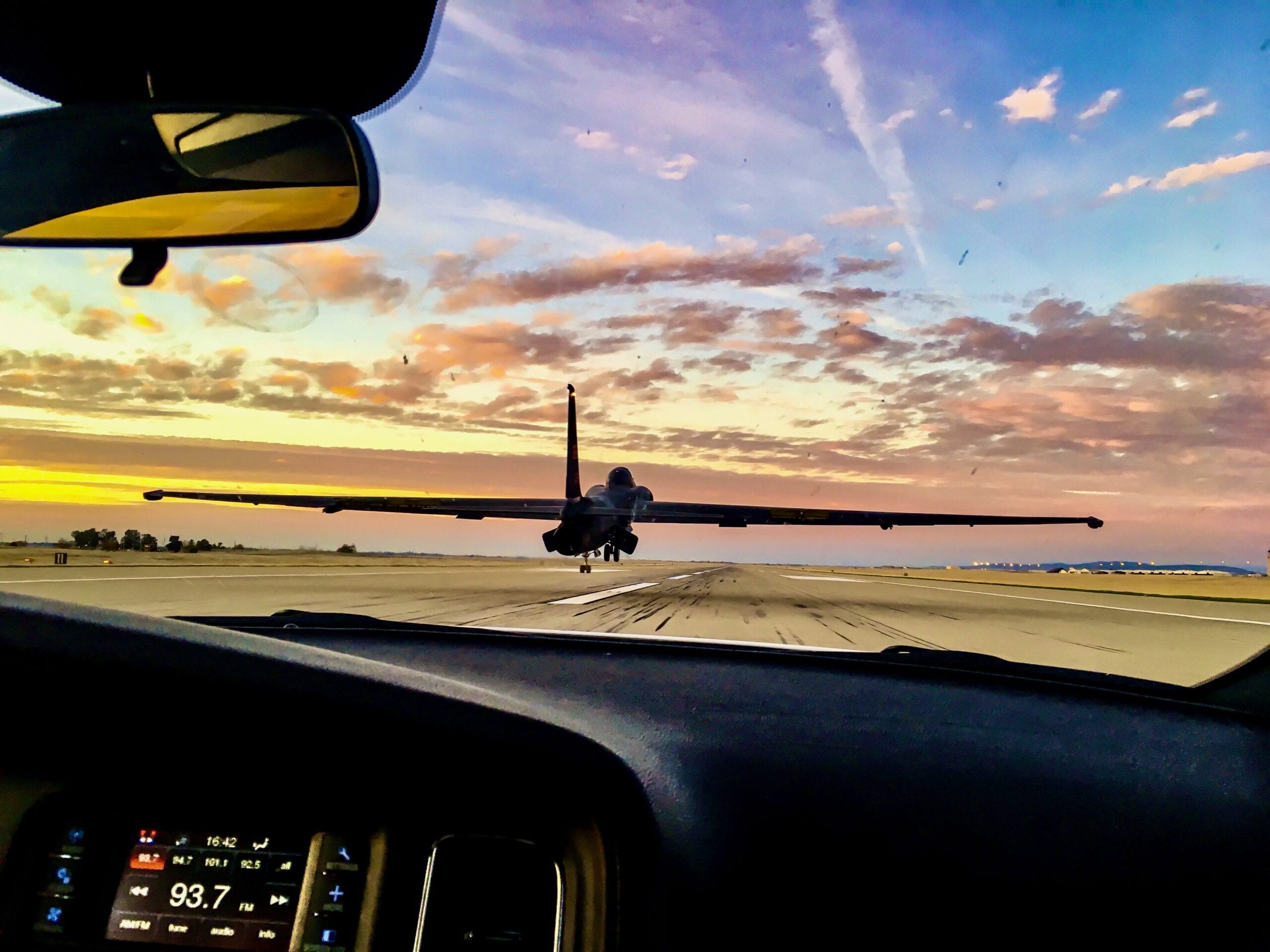 Making calls from behind a U-2 doing a no flap approach close to sunset