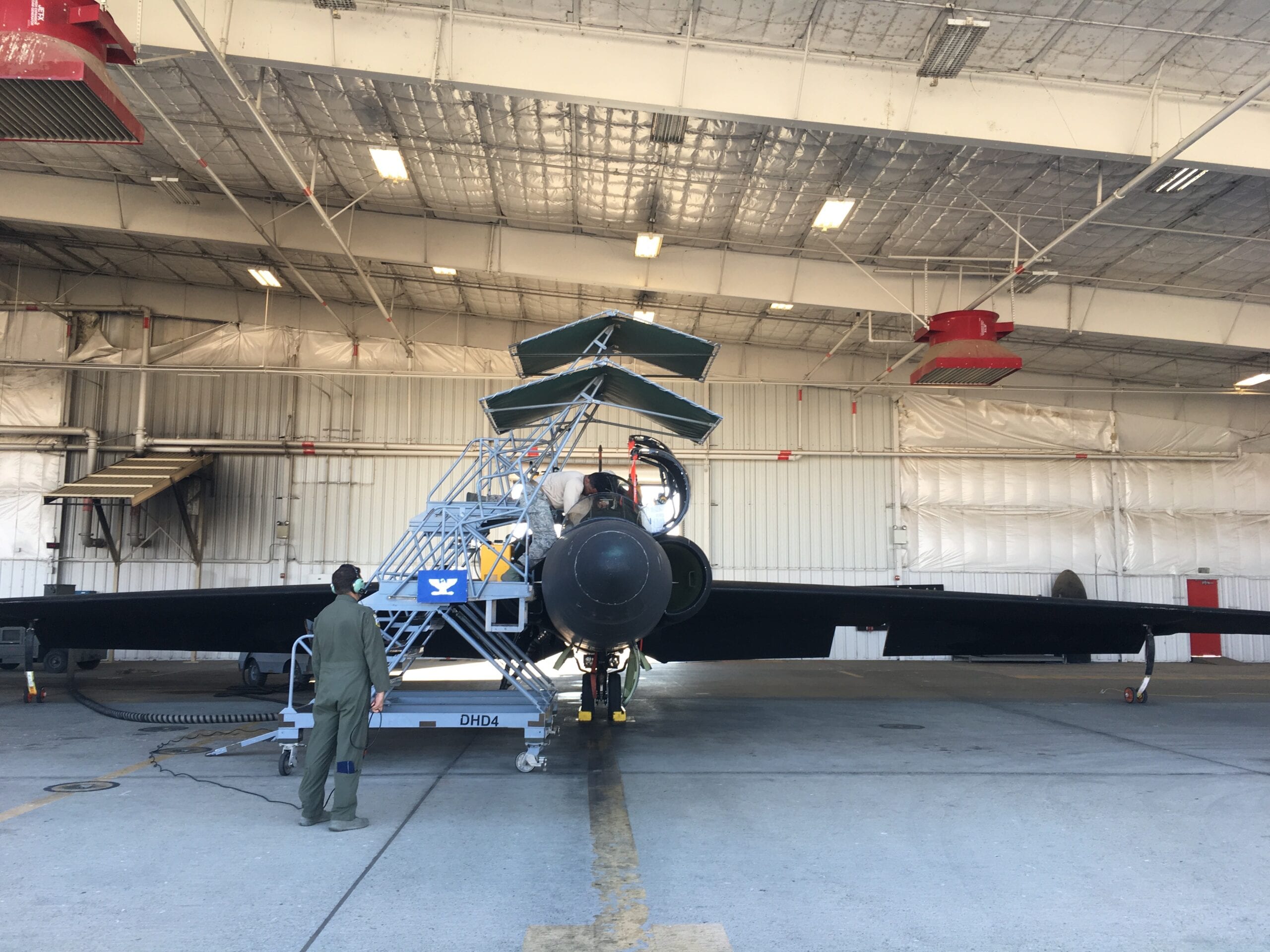 chase car pilot talks to the U-2 pilot through a headset